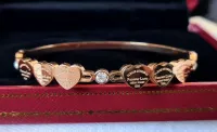 Pulseira mini corações com brilhantinho central  - Foto 2