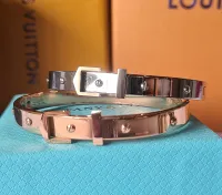 Bracelete Michael Kors fecho cinto. 