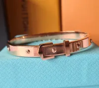 Bracelete Michael Kors fecho cinto.  - Foto 3