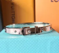 Bracelete Michael Kors fecho cinto.  - Foto 4