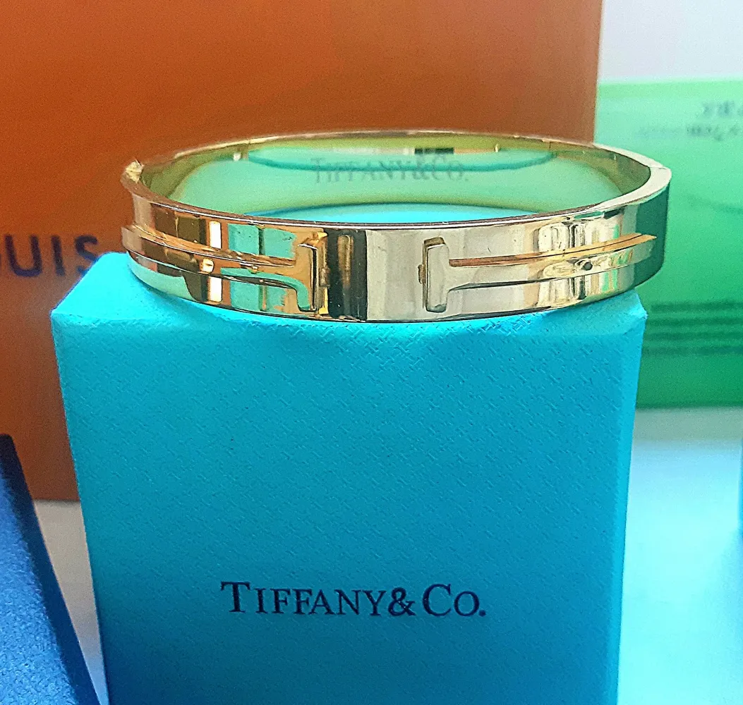 Bracelete Tiffany T fechado  alto relevo. 