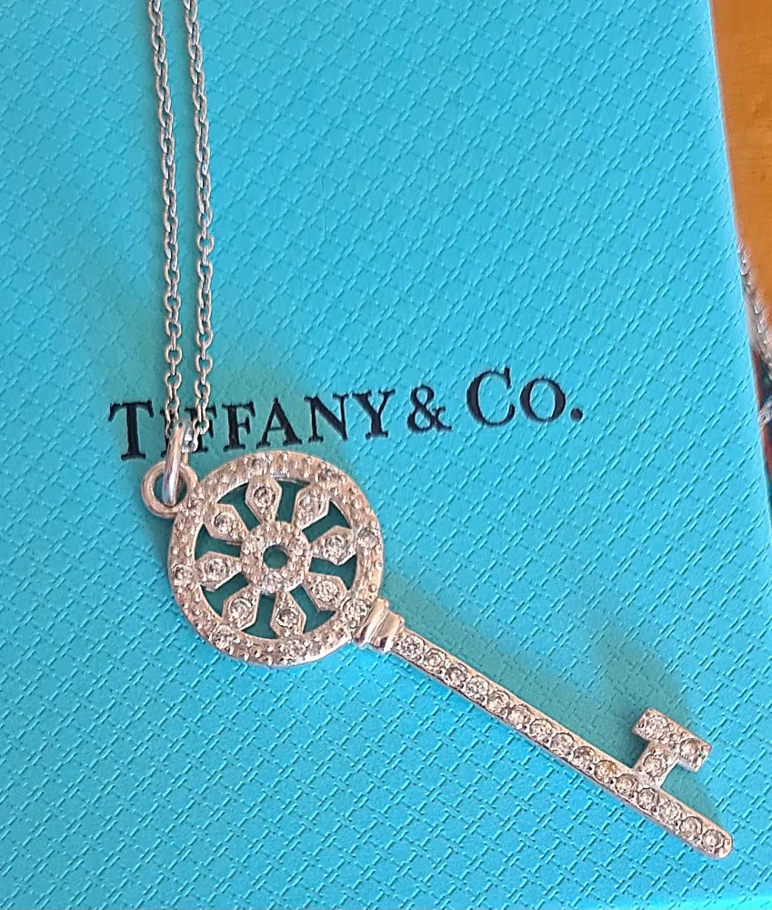 Colar chave cravejada - círculo T