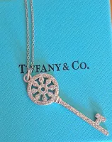 Colar chave cravejada - círculo T - Foto 2