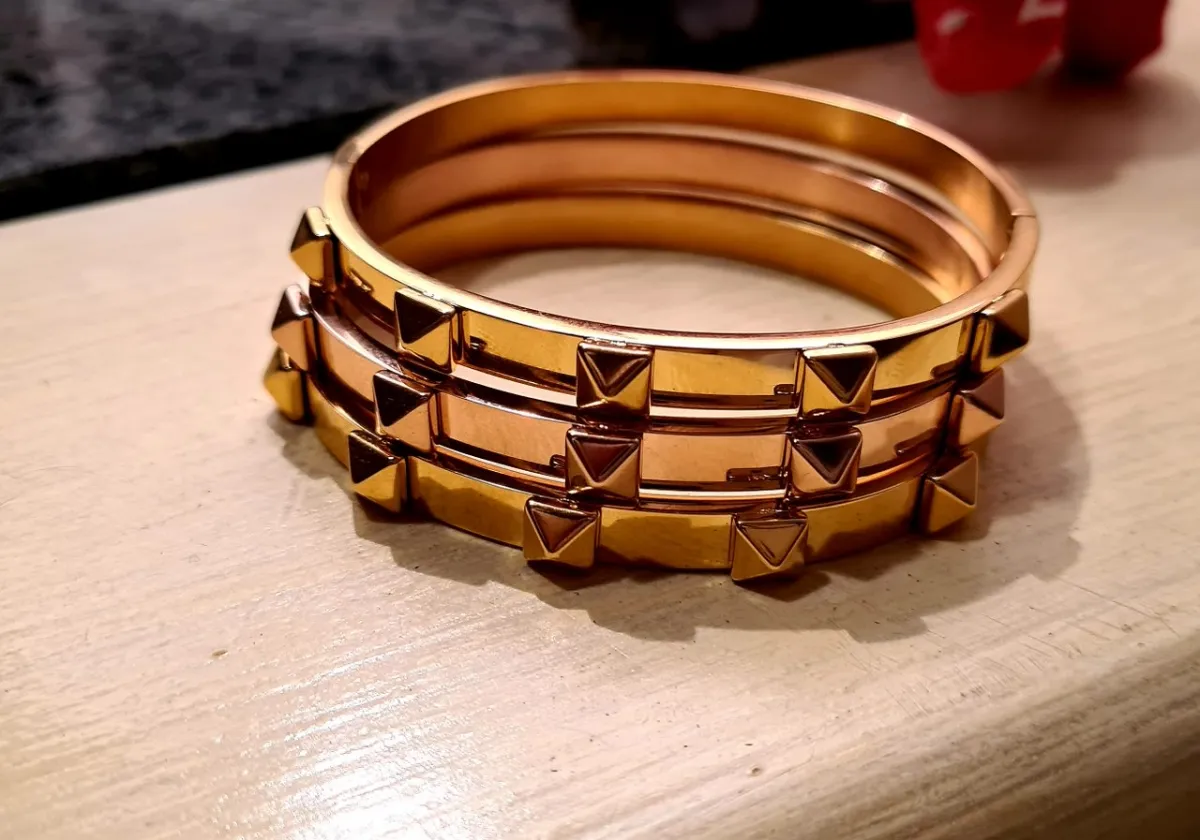 Bracelete spikes Valentino  Imagem