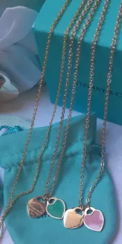 Colar mini corações rosa Tiffany&Co Semijoia - Foto 2