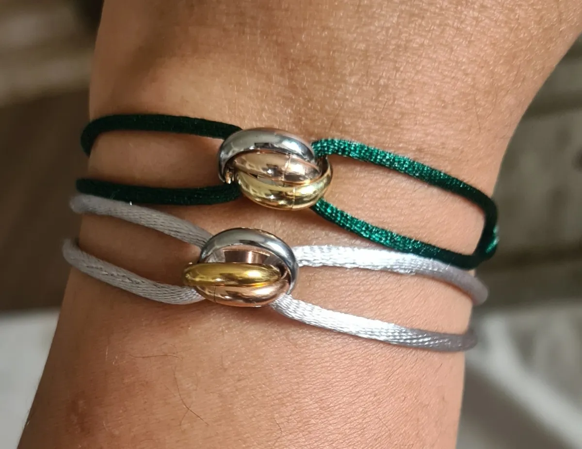 Pulseira Trinity fio de seda. 
