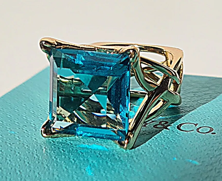 Anel azul Topázio 