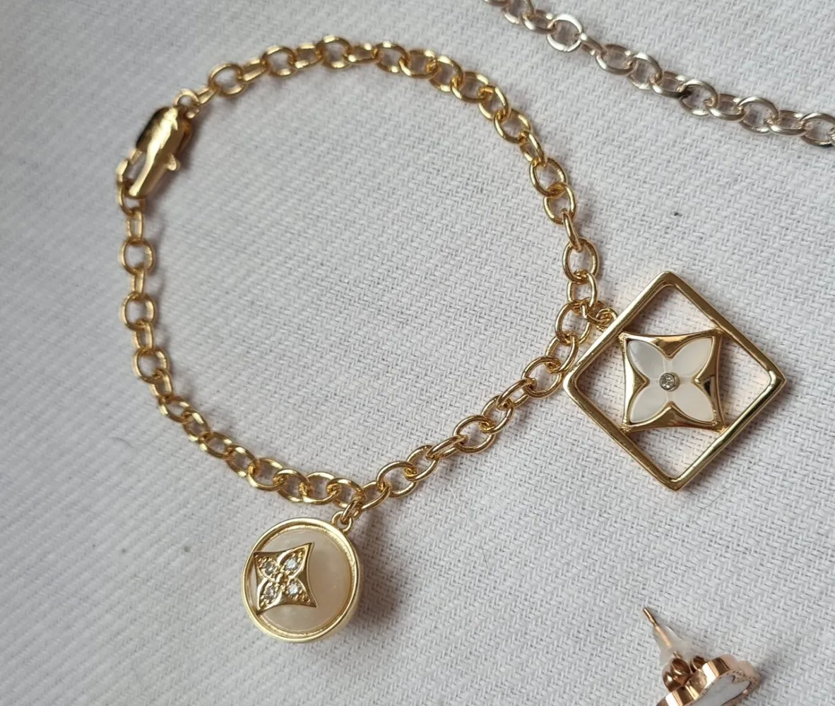 Pulseira LOUIS VUITTON pingentes.  Imagem