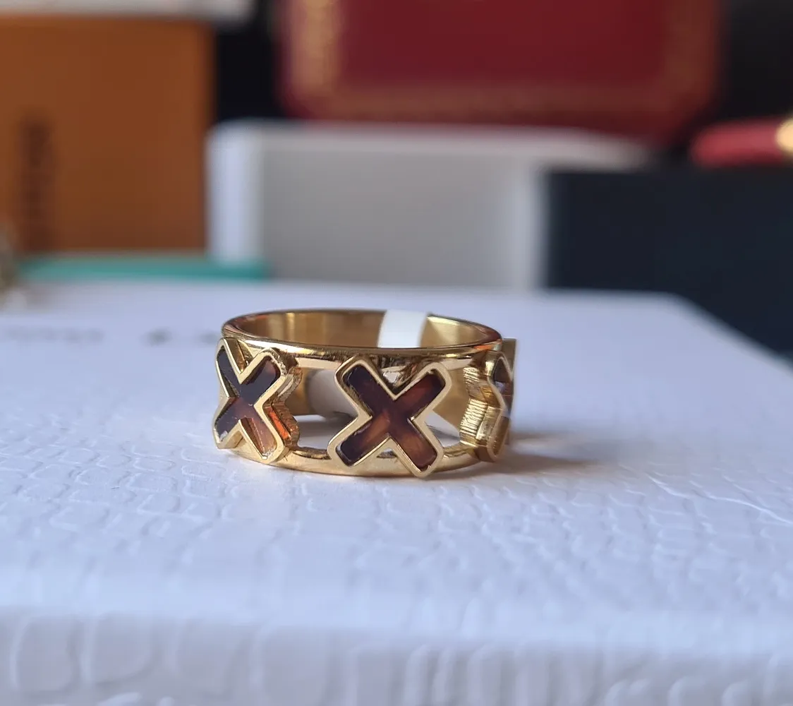 Anel Michael Kors.  Imagem