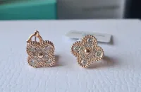 Brincos VCA com brilhantinhos. Van Cleef & Arpels.  - Foto 3