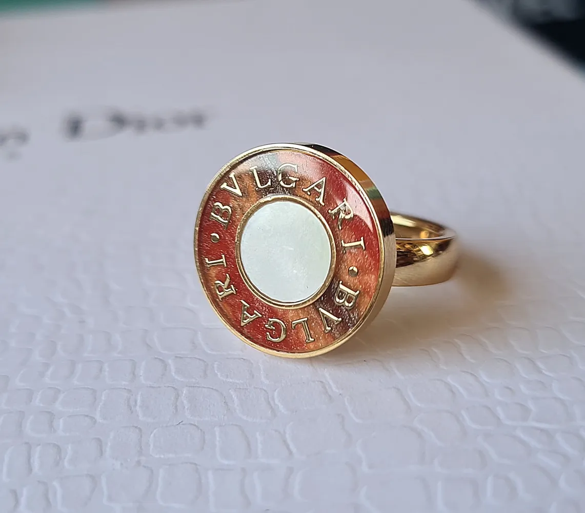 Anel BVLGARI redondo  Imagem