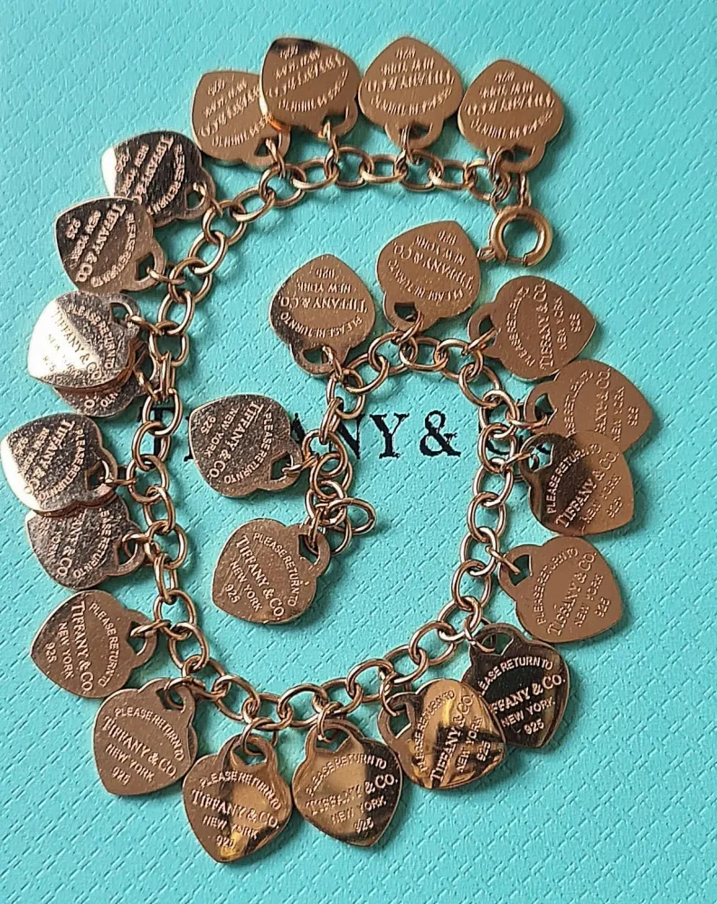 Pulseira multi corações Tiffany&Co semijoia.  Imagem