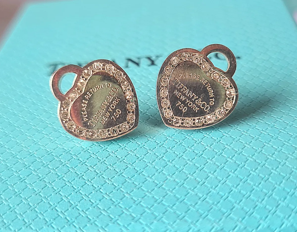 Brinco coração cadeado com pedrinhas Tiffany&Co 
