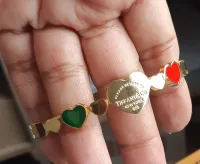 Pulseira Tiffany&Co rígida  corações vermelho e verde.  - Foto 4