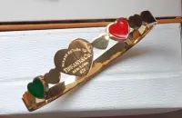 Pulseira Tiffany&Co rígida  corações vermelho e verde.  - Foto 5