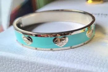 Bracelete Tiffany&Co rosa /azul rígido.  - Foto 2