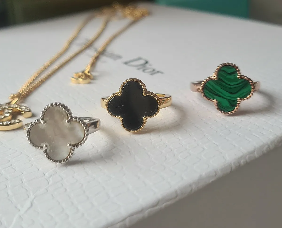 Anel Van Cleef & Arpels VCA.  Imagem