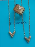 Colar Louis Vuitton V