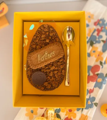 Cx. P/ 1 ovo de 250 grs com berço 17,0 X 13,0 X 8,0 Tampa e fundo cartonagem Parte interna da mesma cor 