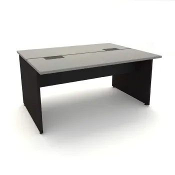 Estação de Trabalho Mesa Plataforma 1500 Para 2 Lugares Pé Painel com Caixa de Tomadas Versa