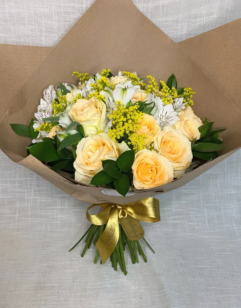 Buquê Yellow Roses – Um brilho de alegria em forma de flor Imagem