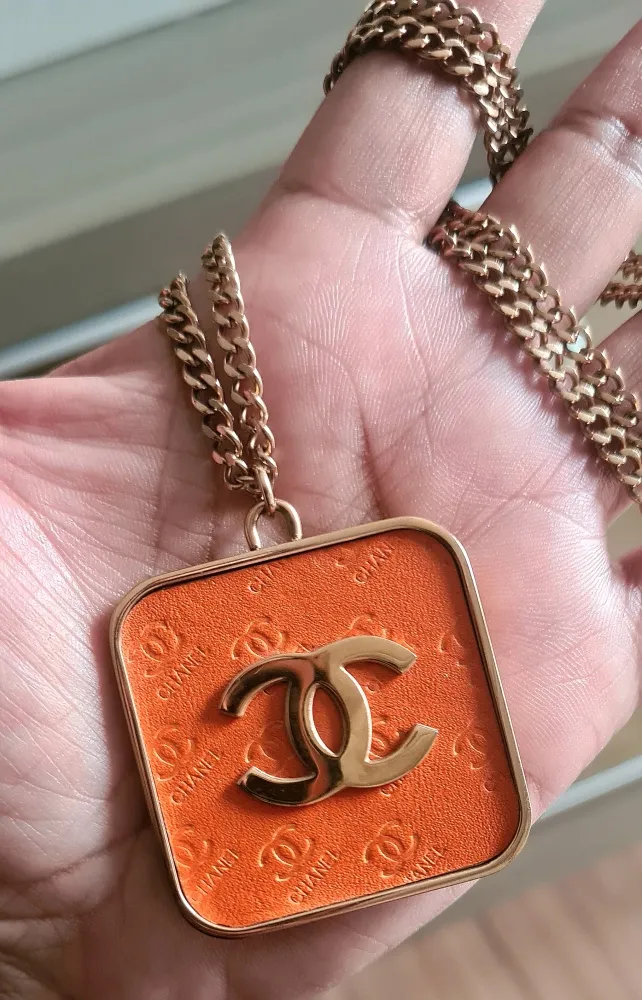 Cordão Chanel.  Imagem