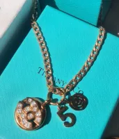 Colar Chanel Logo+pedras.  - Foto 4
