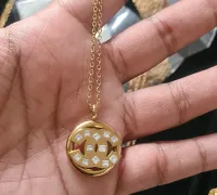 Colar Chanel logo com pedrinhas  - Foto 2