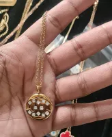 Colar Chanel logo com pedrinhas  - Foto 3