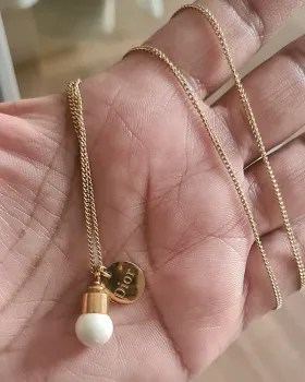 Colar Dior perola+placa  - Foto 2