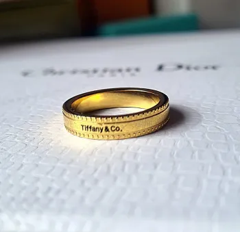 Anel Tiffany&Co única. 