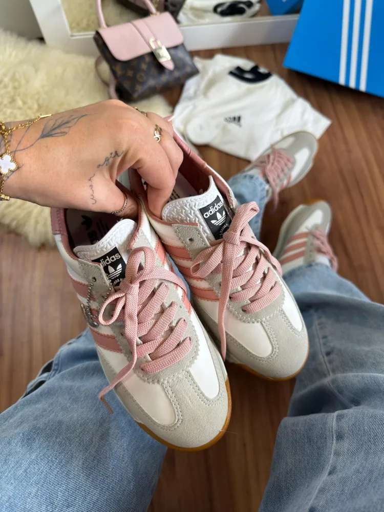  Tênis Adidas sl     