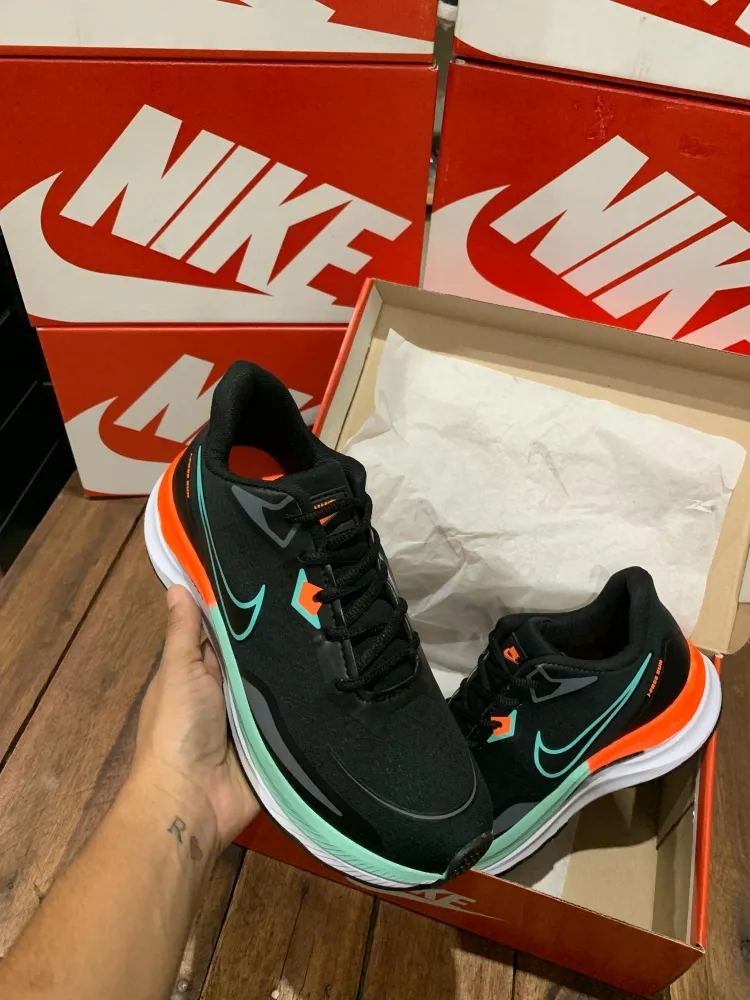    Tênis  Nike lfree rum  