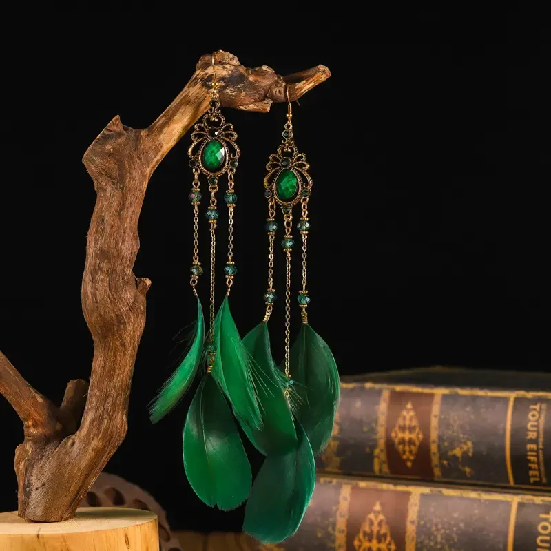 Brinco de Penas Verdes Étnico Boho-Chic– Leveza e Conexão Imagem