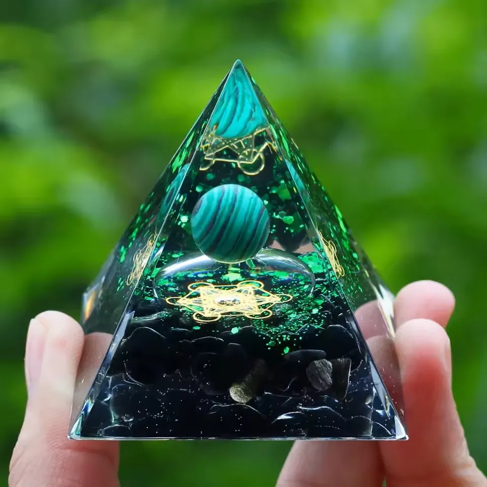 Pirâmide Orgonite de Cristal Malaquita Verde com Base em Obsidiana 5cm Imagem