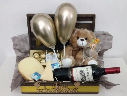 Cestas De Queijos E Vinhos Entre Vinhos & Queijos