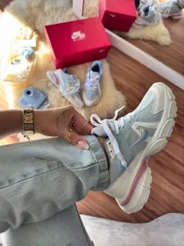   Tênis  Nike v2k run   