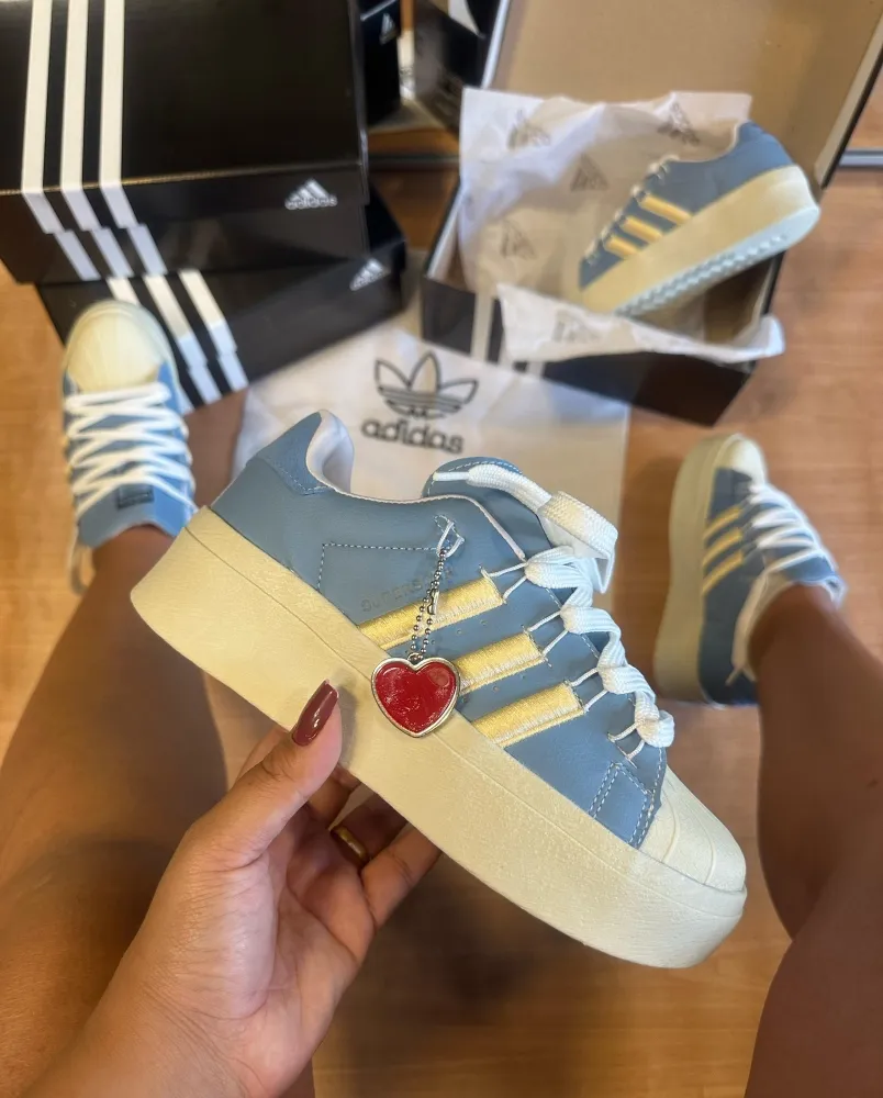      Tênis Adidas super star bonega 