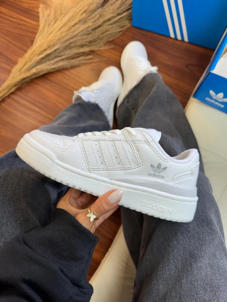       Tênis  Adidas fórum   