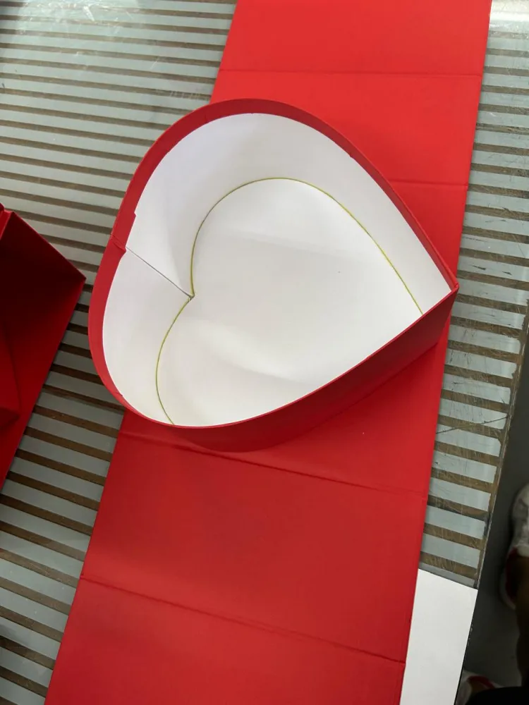 Cenário Coração Cartonagem G - C/ 10 Cm de Altura - Com furinhos para fita Imagem