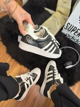 Tênis  Adidas Surper starlove