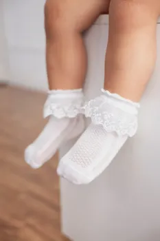 Meia  cano curto com rendinha de tule