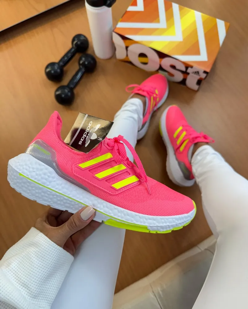     Tênis    Adidas ultra boost  