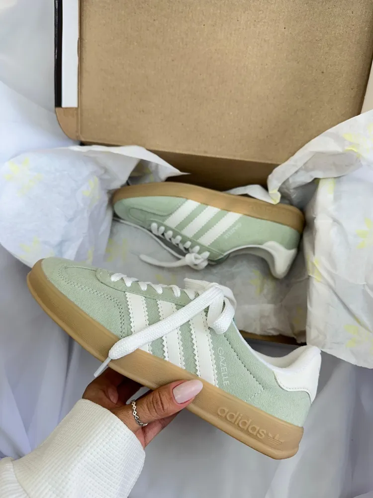    Tênis  A didas gazelle   