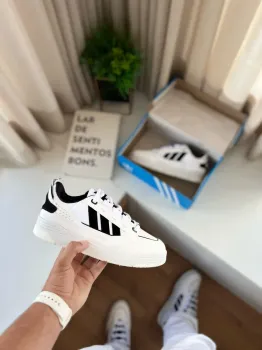      Tênis Adidas  adi 2000    