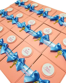 Convite Impresso com Aplique em Acrílico - Personalizado | 15x21cm | 20 unidades - Foto 2