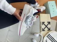   tênis  Adidas offwhite  
