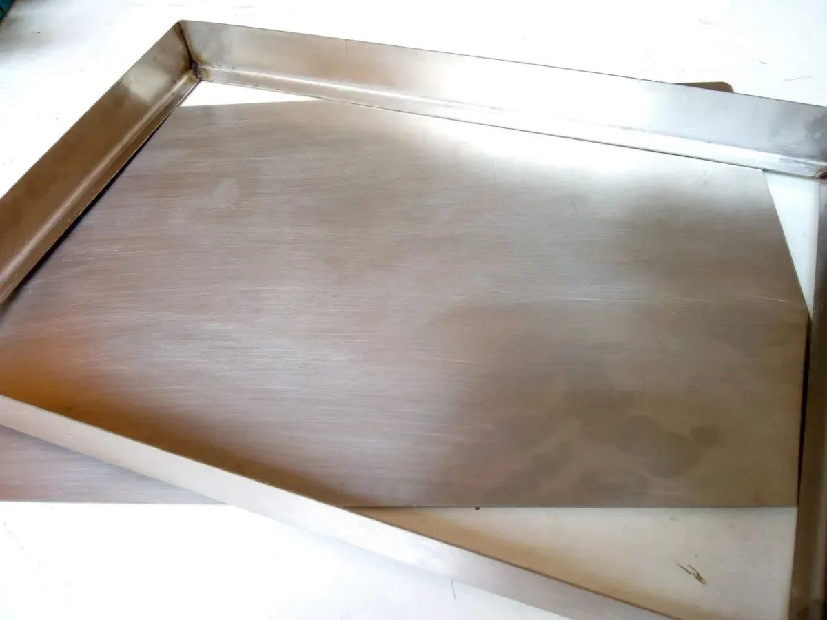  BIFF315315/3 -  BANDEJA INOX FUNDO FALSO TAM:    31,5 x 31,5 x 3 cm  1.2MM Imagem