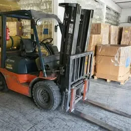 Empilhadeira a gas Toyota 2500 kg Imagem