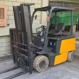 Empilhadeira elétrica contrabalanceada de 2,5 Ton e elevação de 4,80 altura triplex - TCM